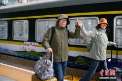 青藏集团公司2025年开行旅游列车129列 创历史新高